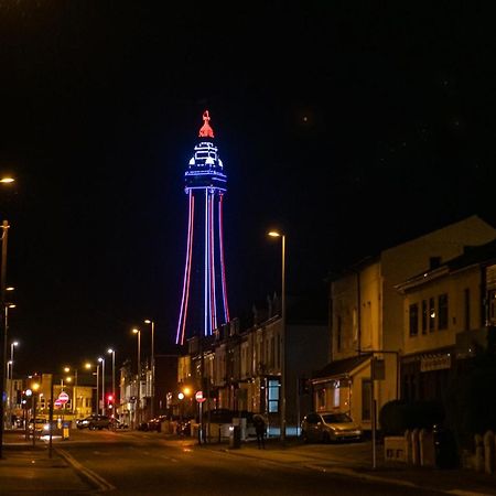 The Nest - Luxury 16 Person Apt W Jacuzzi & Parking Blackpool Luaran gambar