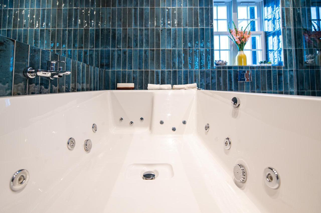 The Nest - Luxury 16 Person Apt W Jacuzzi & Parking Blackpool Luaran gambar