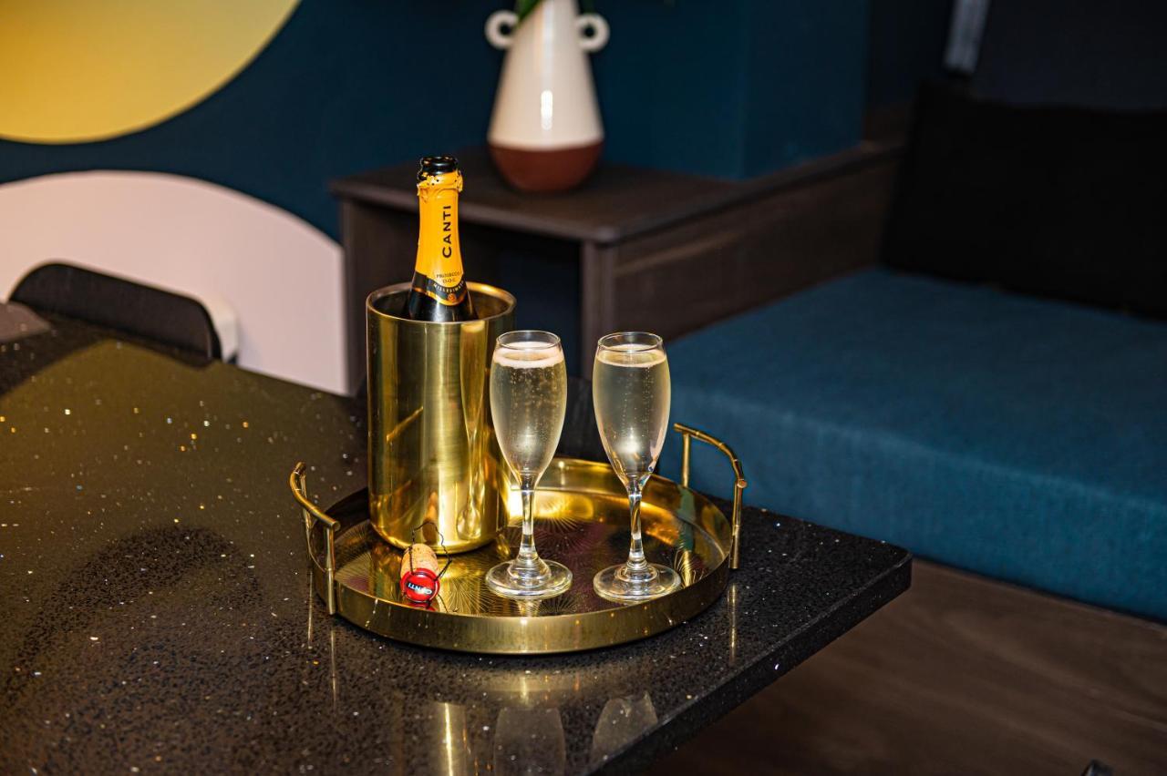 The Nest - Luxury 16 Person Apt W Jacuzzi & Parking Blackpool Luaran gambar